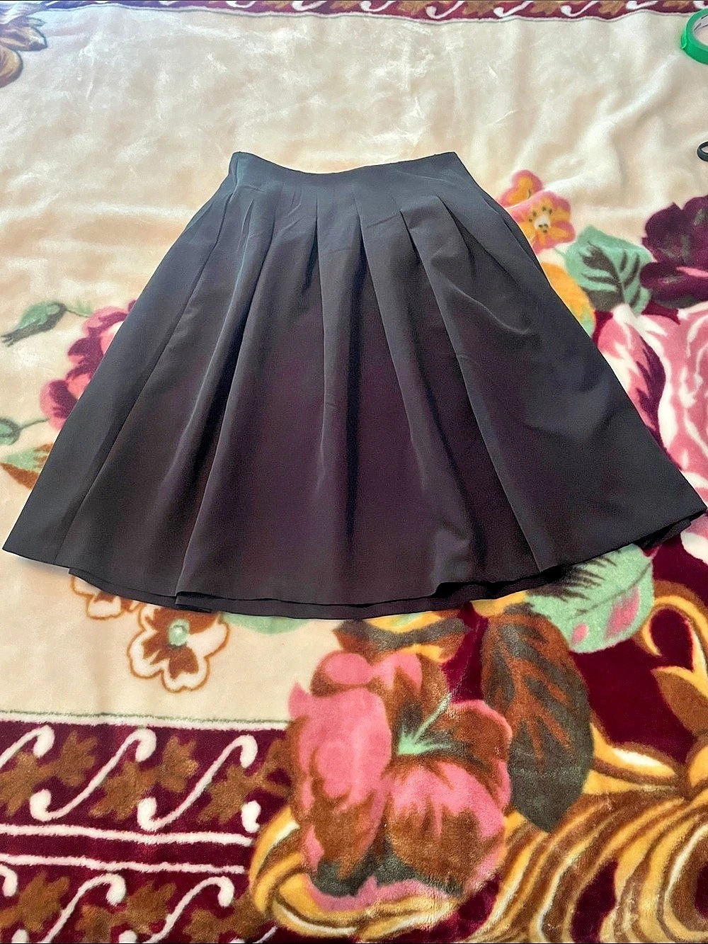 Forever 21 Pleated Skirt in Black Size Small